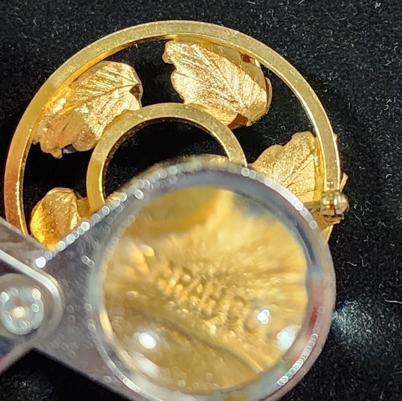 Sarah Coventry Vintage Goldtone semiprecious stone leaf wreath brooch pin - Picture 10 of 11